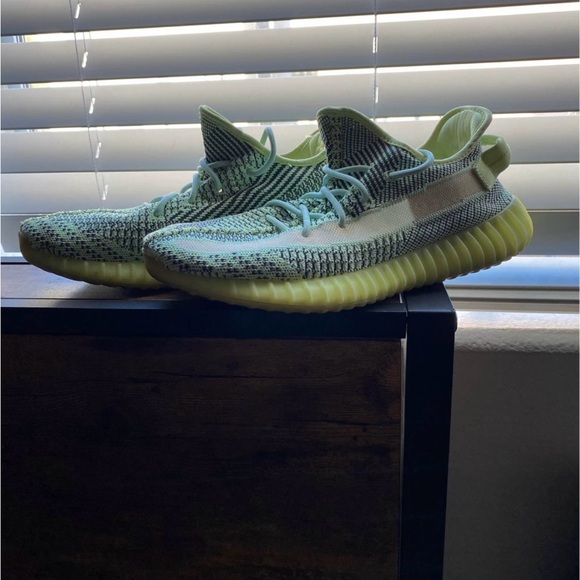 adidas gazelle silver green womens Adidas YEEZY BOOST 350V2 VOLT  DTLR